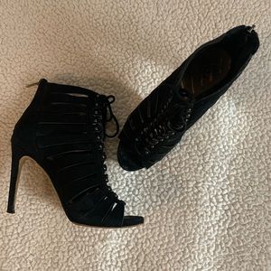 Black True Suede Vince Camuto Fionna High Heels. Size 8.5